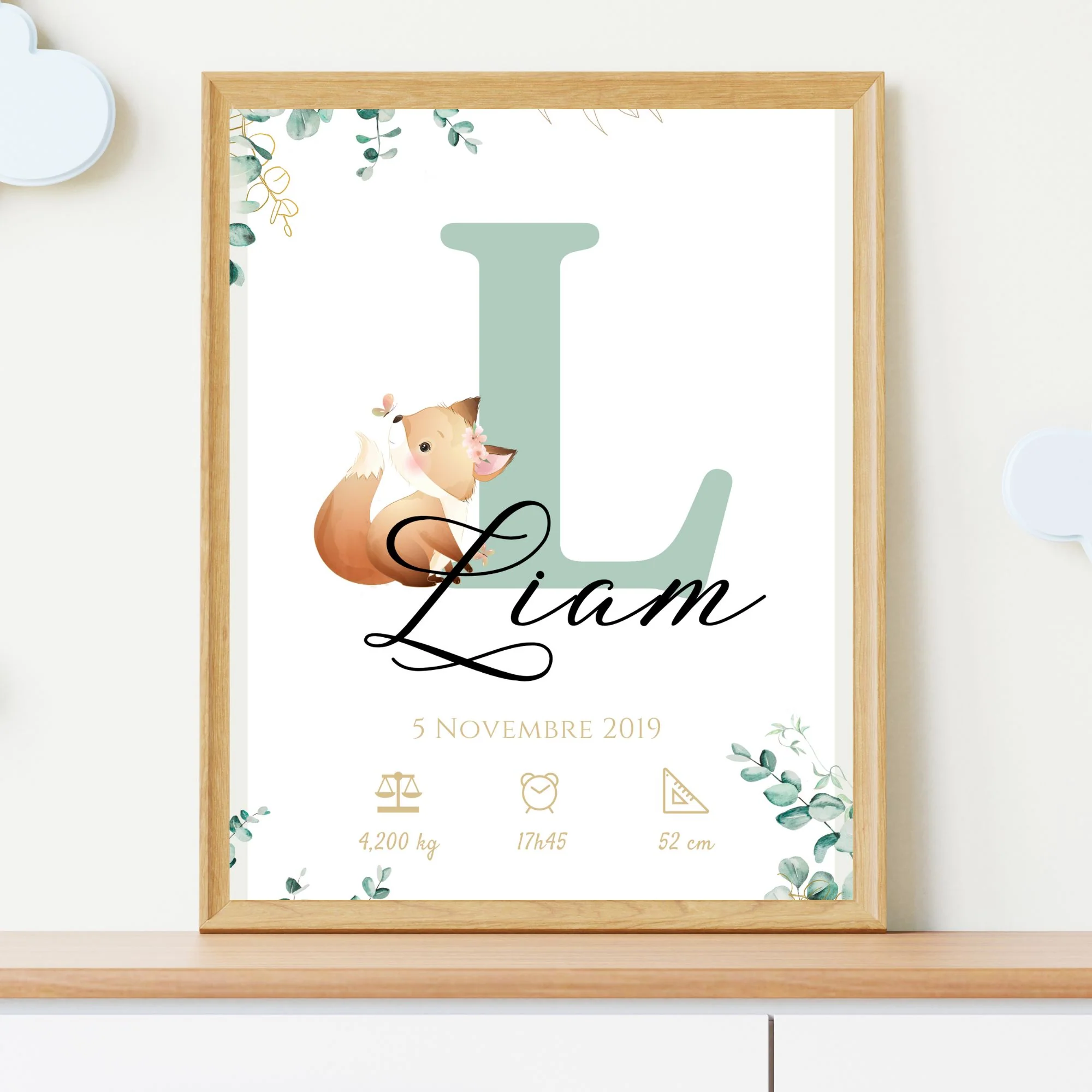 Affiche de naissance personnalisée prénom initiale eucalyptus et renard - Cadeau de naissance personnalisé par Le Temps des Paillettes – Image 2