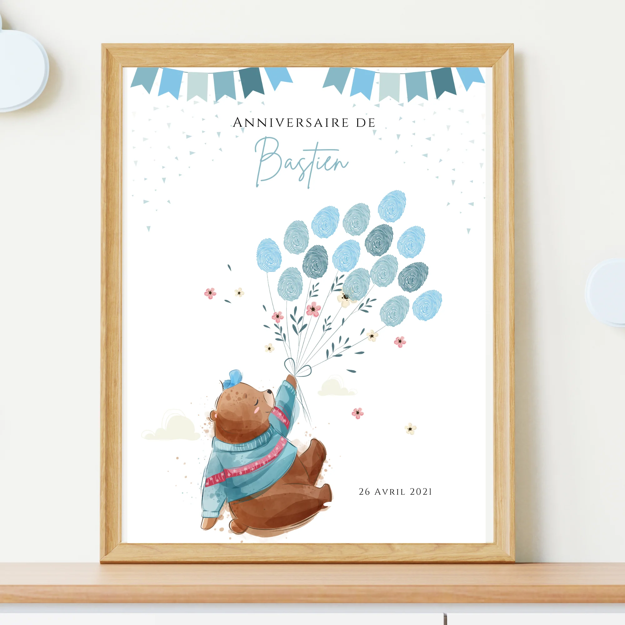 Affiche arbre à empreintes ours et ballons - Déco anniversaire personnalisée garçon bleu par le Temps des Paillettes – Image 3