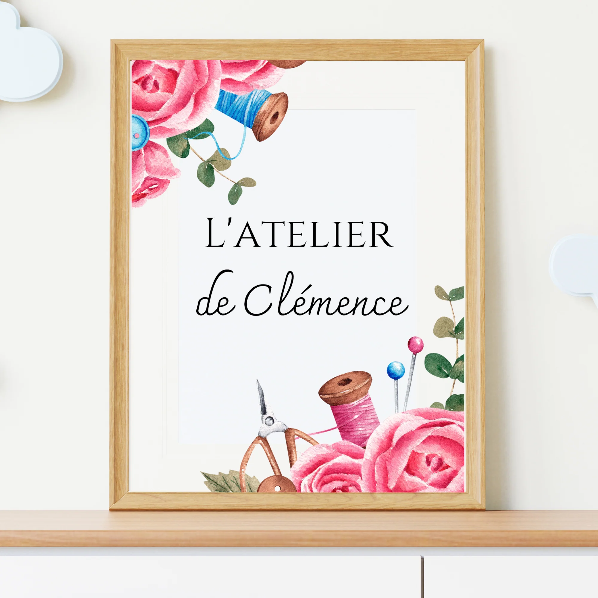 Affiche Atelier de Couture Personnalisée - Affiche couturière personnalisée - cadeau pour couturière par Le Temps des Paillettes – Image 3