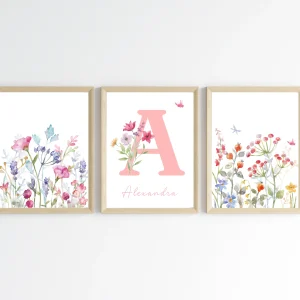 Set de 3 affiches fleurs chambre d'enfant - Décoration fille avec prénom - Initiale et bouquet de fleurs par Le Temps des Paillettes